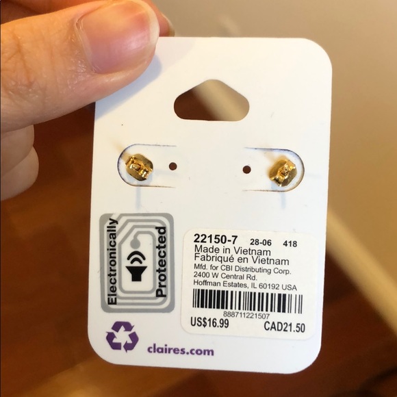 NWT 18kt gold plated earrings - Picture 4 of 4